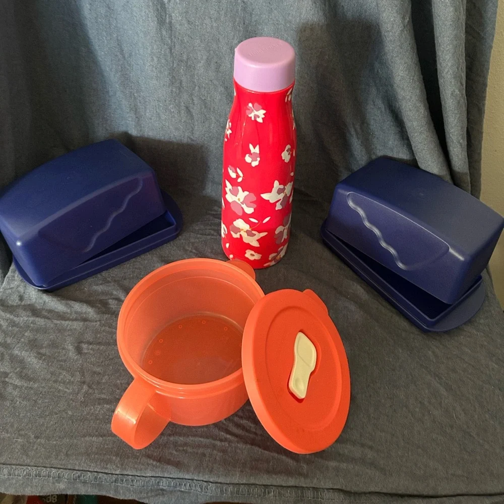 Tupperware Set with Coral soup cup and Navy Containers - Picture 3 of 11